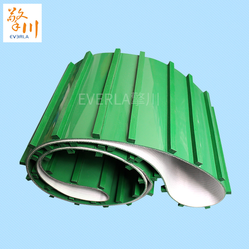 綠色PVC<a href='http://www.zgcinnotown.com.cn/shusongdai/' target='_blank'><u>輸送帶</u></a>表面加長(zhǎng)擋塊條的主圖