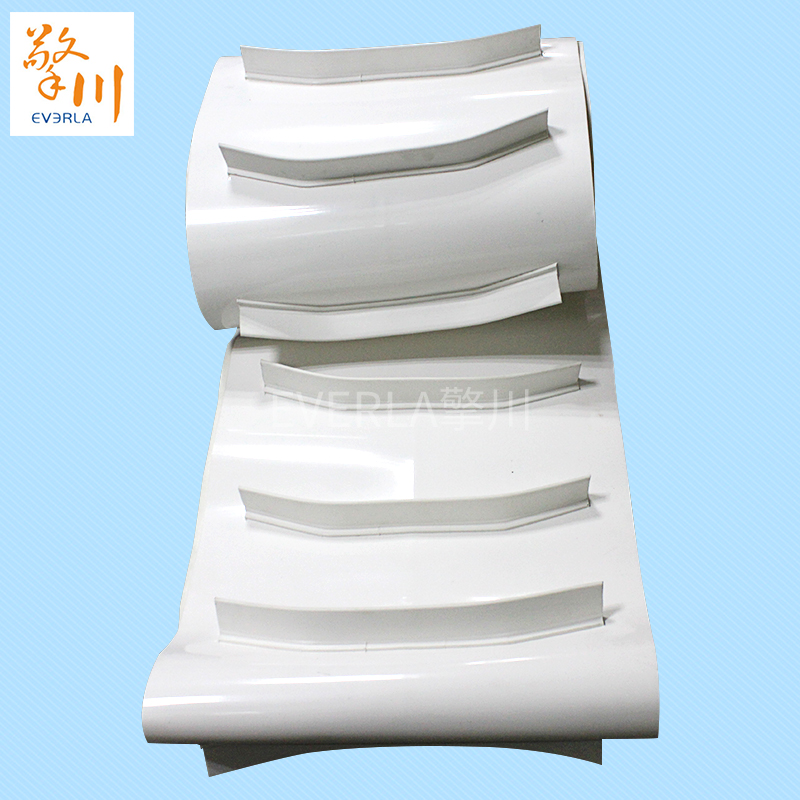 PVC<a href='http://www.zgcinnotown.com.cn/shusongdai/' target='_blank'><u>輸送帶</u></a>加彎擋板