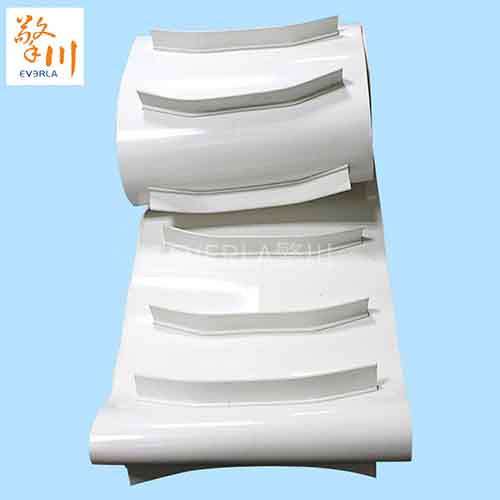 白色PVC彎<a href='http://www.zgcinnotown.com.cn/shusongdai/xiangjiao/' target='_blank'><u>擋板輸送帶</u></a>